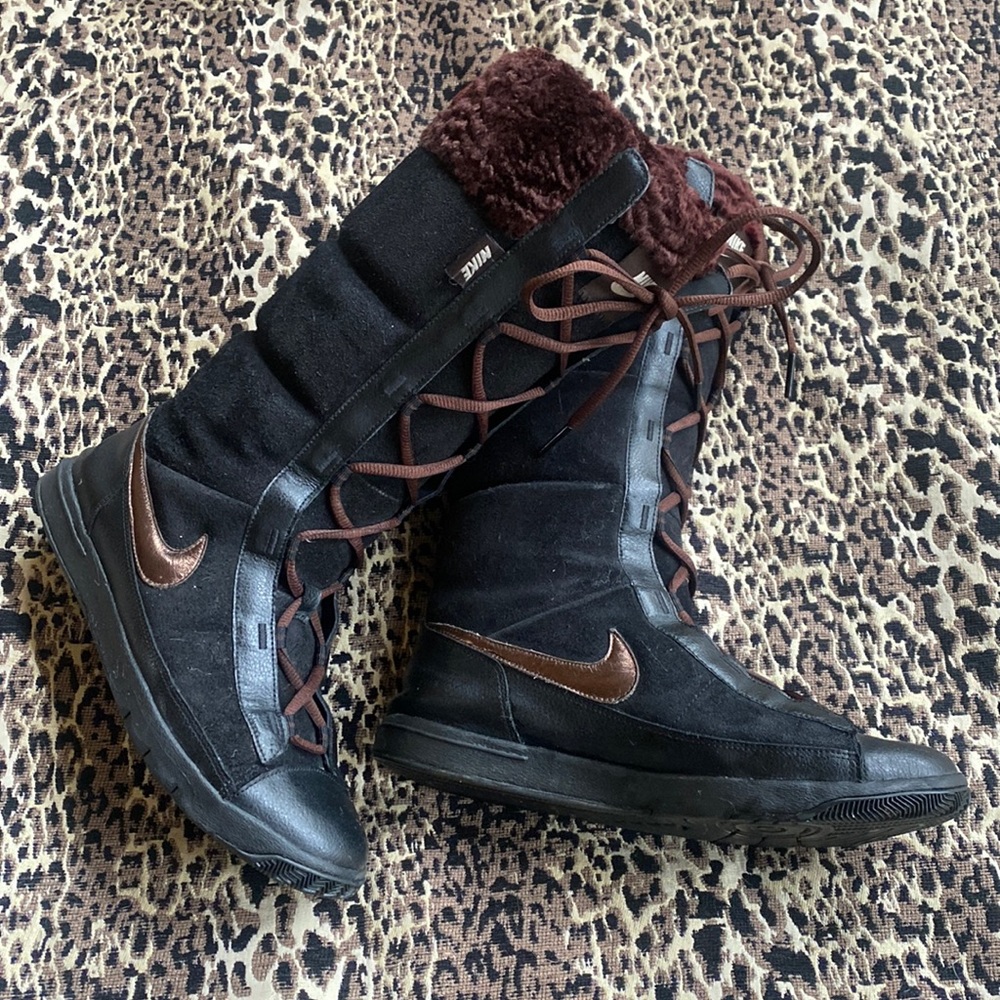 Nike lace up, suede, winter boots size US 8.5